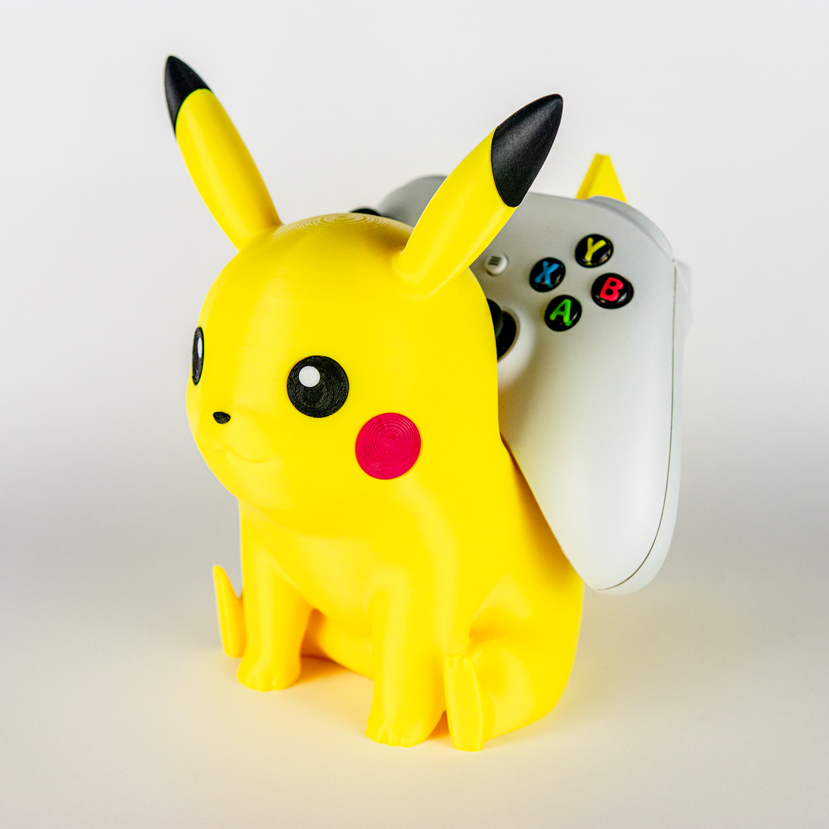 #025 Soporte para mando de Pikachu - Universal PS/Xbox/Switch